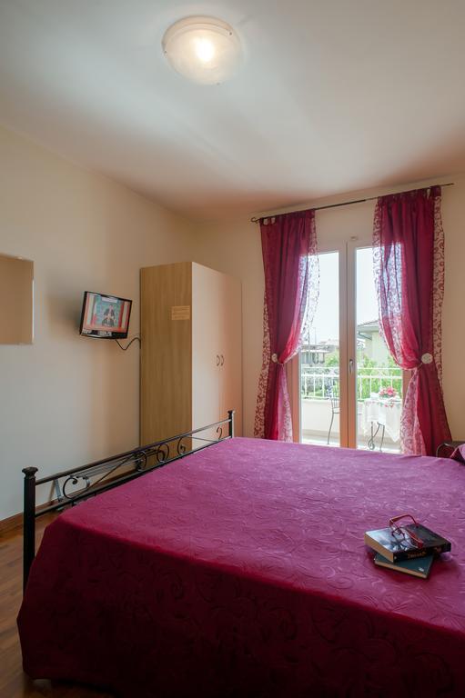B&B Alle Tre Rose Montignoso Exterior photo